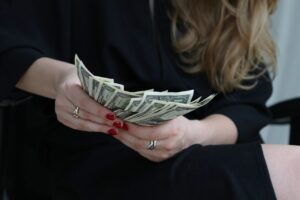 banknotes 4516004 1280