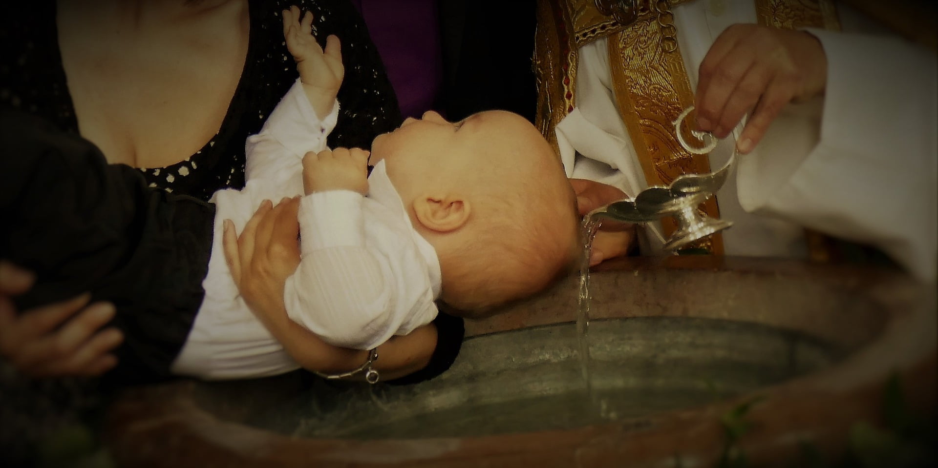 Как да активираме светената вода, така че да лекува и да върши чудеса: 6 baptism 2437529 1920