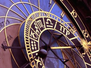 clock 1096054 640