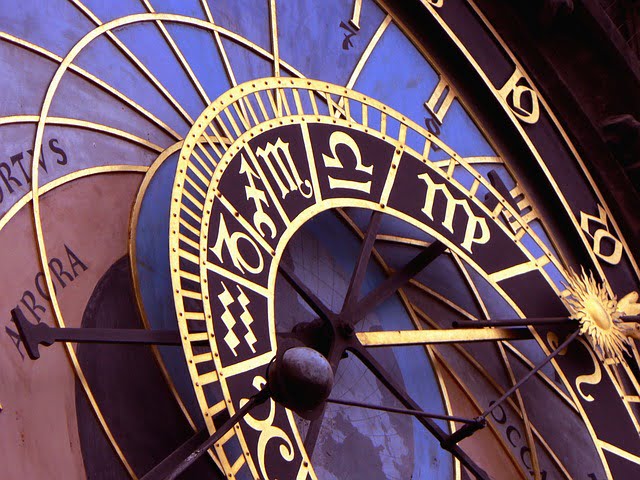 clock 1096054 640