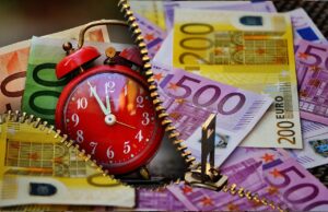 time is money 1553142 1280