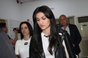 След 400-те шева: Дебора завърши 12-и клас, ето как отиде на изпращането си СНИМКА 62 large c61bc22061a9dc89cbeebf963e09ac14