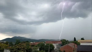 Задава се ад в България, ще вали наистина много в тези градове 39 1721840415 vr3