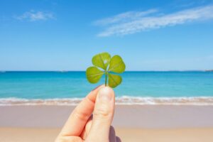 Four leaf clover against blue lagoon 1187792533 5209x3473 scaled 1 1024x683 1