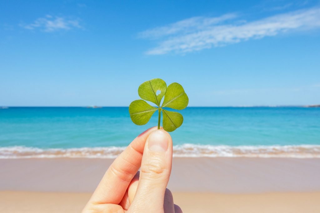 Виж Късмета си за 10.08.2024г 3 Four leaf clover against blue lagoon 1187792533 5209x3473 scaled 1 1024x683 1