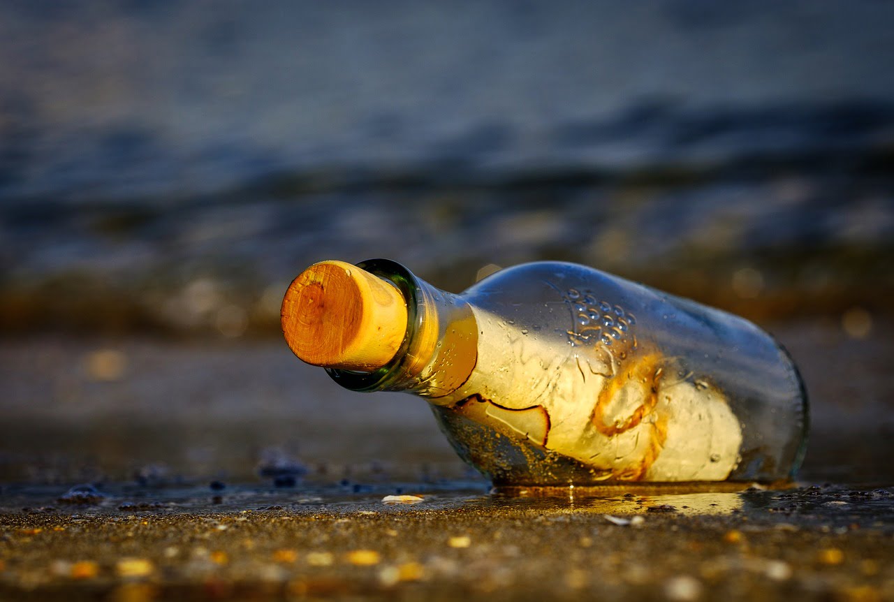message in a bottle 3437294 1280