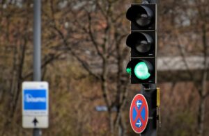 traffic light 4396736 1280
