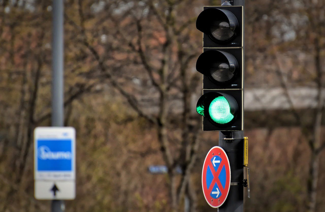 traffic light 4396736 1280
