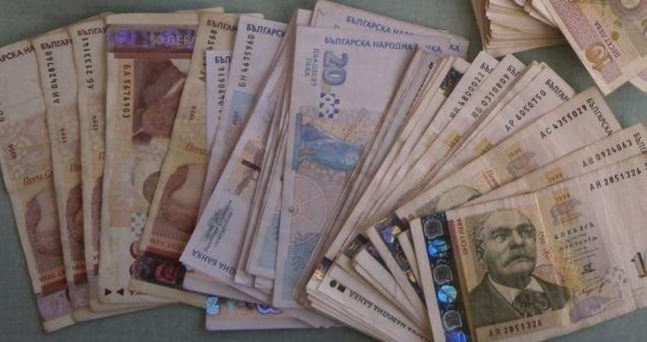 БНБ бие тревога за парите от януари 3 big big big big banknoti levove 1 bulfoto
