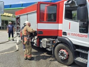Извънредно! Голям пожар пламна в Пловдив, летят пожарни 26 20250611 120225 1 1280x960 1