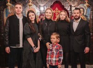 Не бал, а малка сватба! Ирина Тенчева и Иван изпратиха абитуриент, пременени като за холивудска премиера 66 497949248 694768123299089 4124358192738063554 n