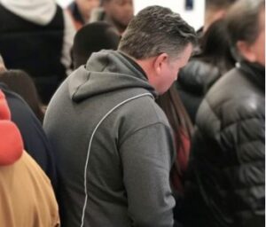 Неочаквано видях съпруга си на опашка в магазина и веднага след това получих съобщение от него. 12 2 1 6