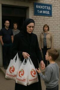 Знаеща, че си отива, Елена влезе в дома за сираци, за да дари всичко, което ѝ беше останало... и тогава едно момче се затича към нея — ОНЕМЯ 😳😳😳 21 518276147 122194636052271488 886
